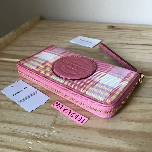 Coach wallet๐๐ - Picture 3 of 8